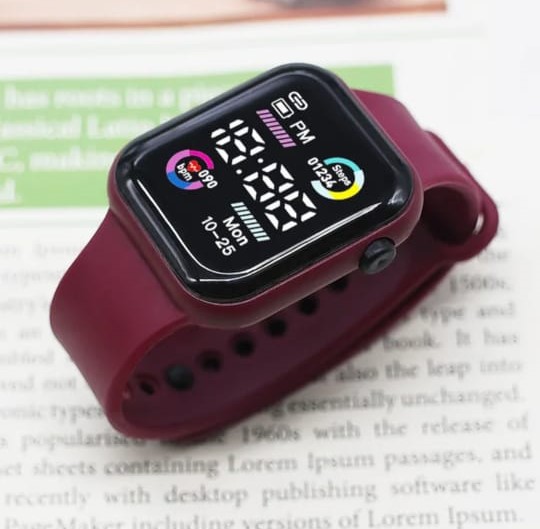 Smart Fitness Watch – Maroon